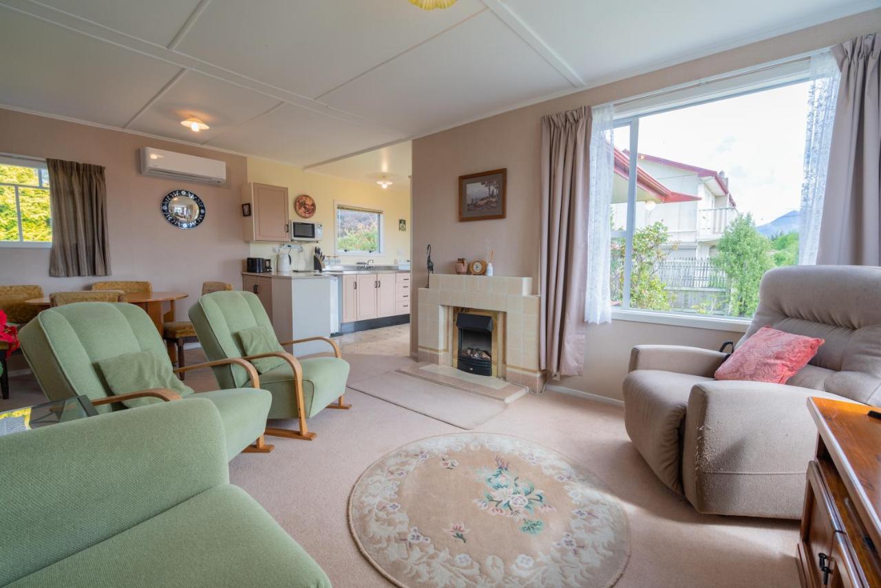 Rustlein Cottage - Te Anau Holiday Home Eksteriør bilde
